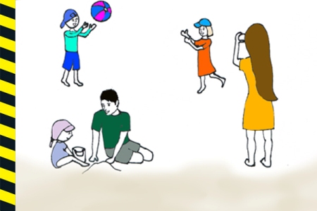 Rysunek: rodzina (mam, tata, synek i córka) stoją na plaży z piłkami i kołem ratunkowym